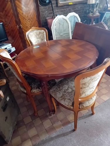 table chaises3.jpeg